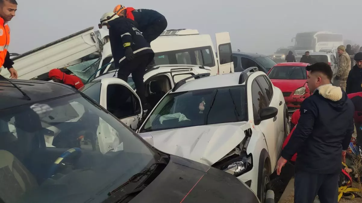 Van’da zincirleme trafik kazası! 2 ölü, 40 yaralı